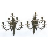 Paar Prunkwandleuchter, um 1800, 6-flammig, Messing, reich reliefiert, Kerzenteller ausgeschliffenem
