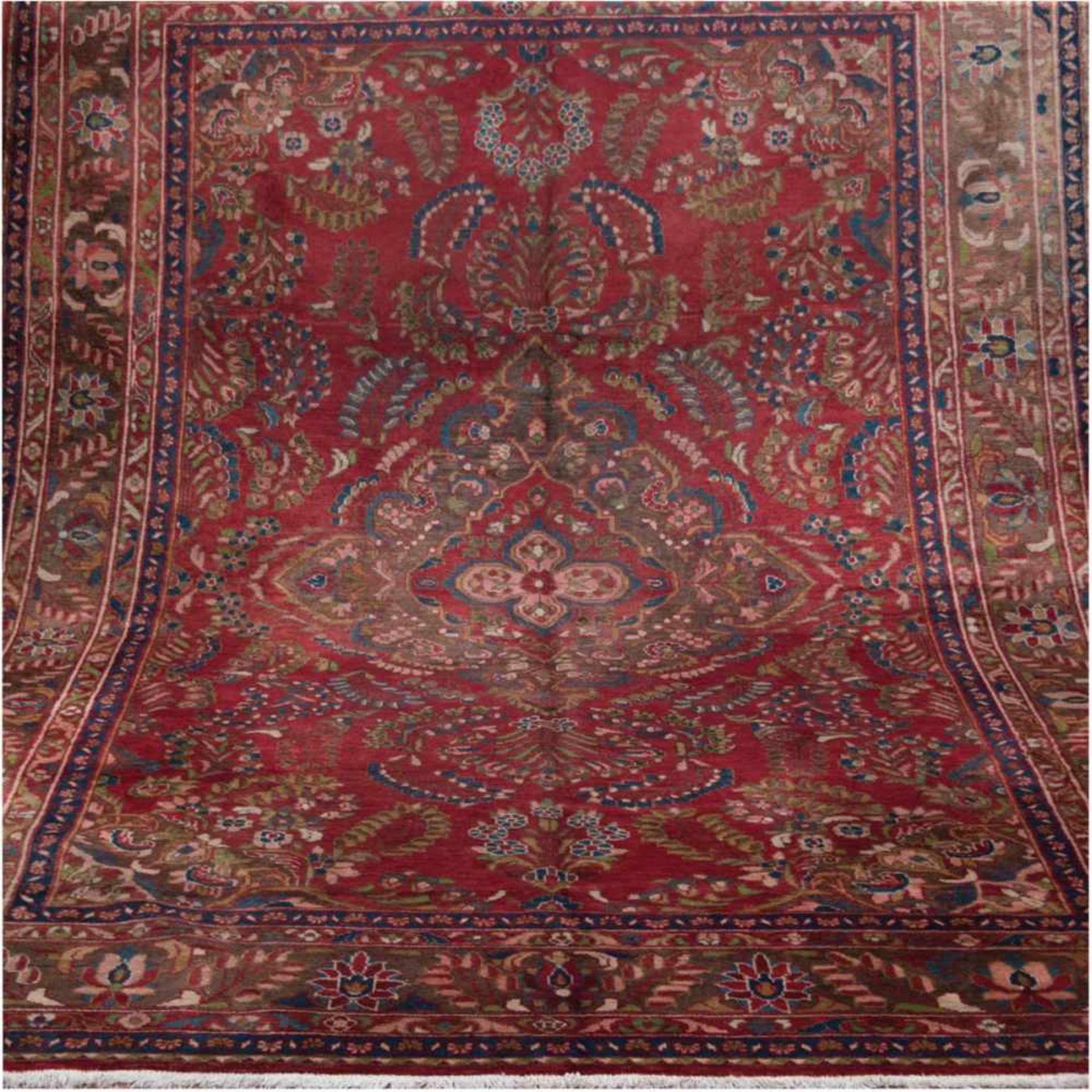 Persischer Bachtiar, rotgrundig, mit zentralem Medaillon, floralen Motiven, Kanten leichtbelaufen,