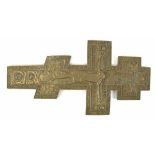 Orthodoxes Kreuz, Rußland, Bronze, reliefierte sakrale Darstellungen, Christus am Kreuz,L. 40,5 cm