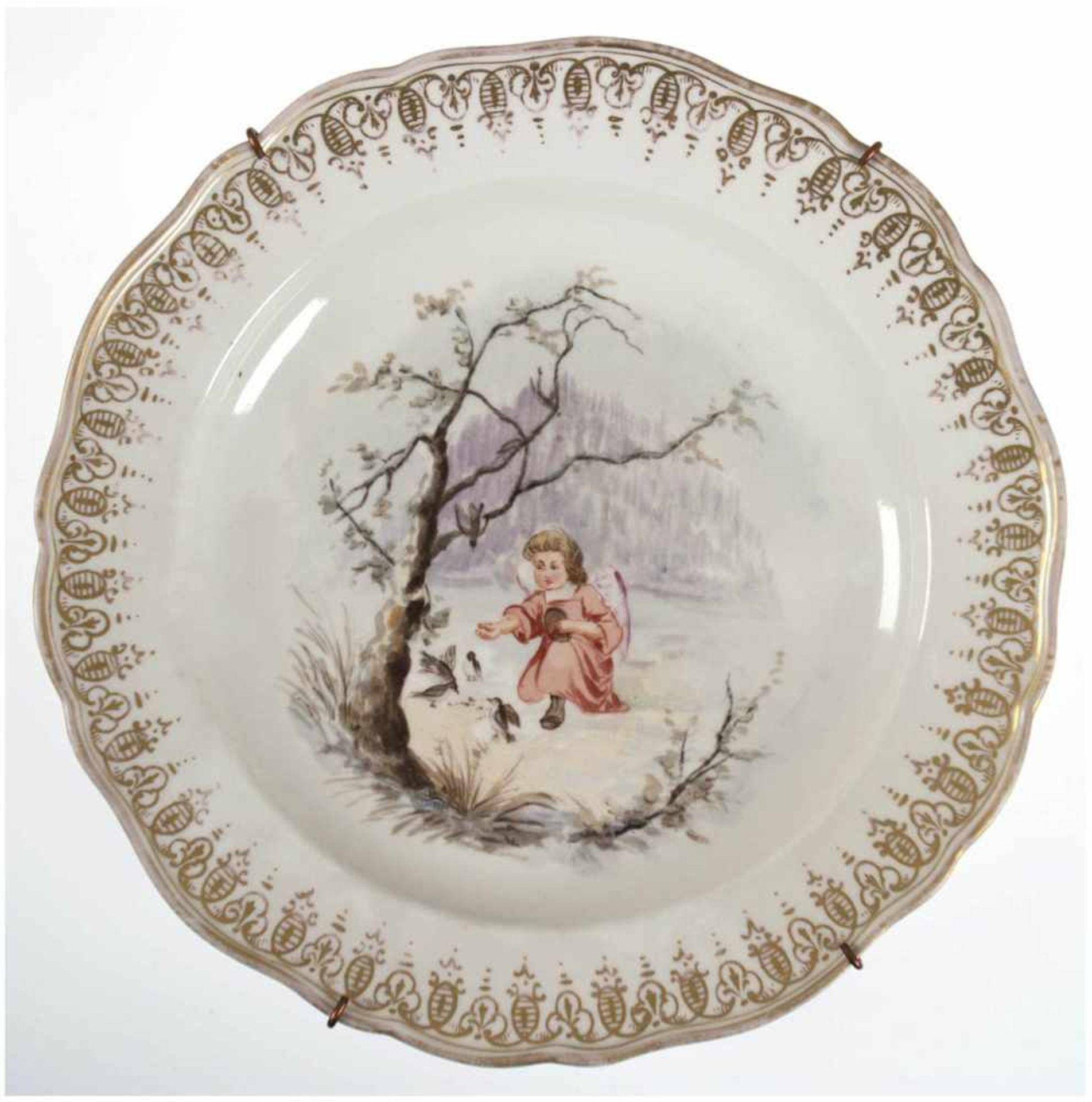 Meissen-Monatsteller "Januar", 19. Jh., polychrome Bemalung, Putto füttert Vögel, aufFahne