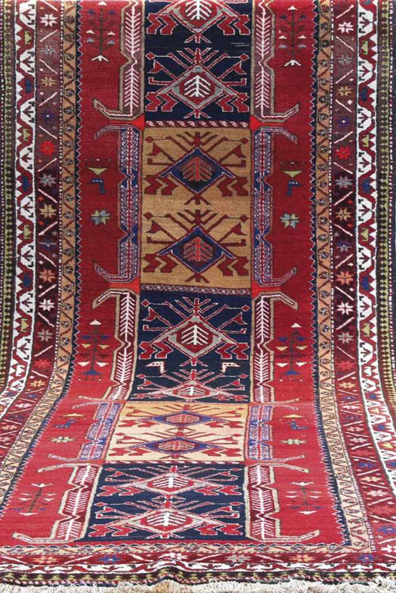 Meshgin, Persien, mehrfarbig, mit durchgehendem Muster, Fransen stellenweise verschmutzt,350x140 cm