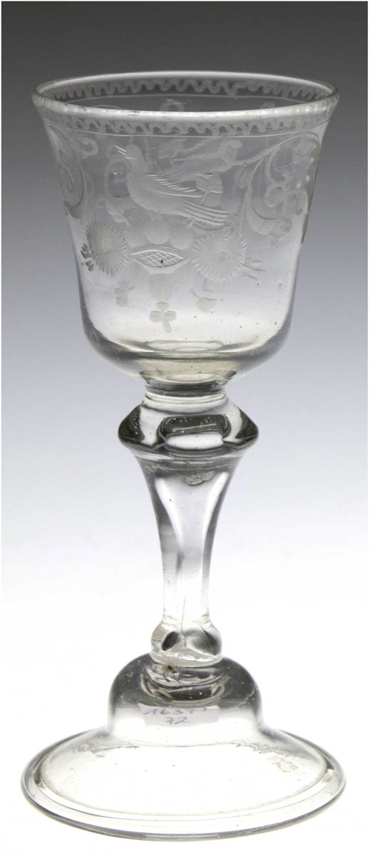Barock-Glas, runder aufgewölbter Stand mit Abriß und umgeschlagenem Rand, Hohlschaft