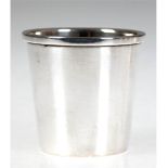 Becher, 800er Silber, punziert, ca. 45 g, glatte Wandung, H. 5,5 cm