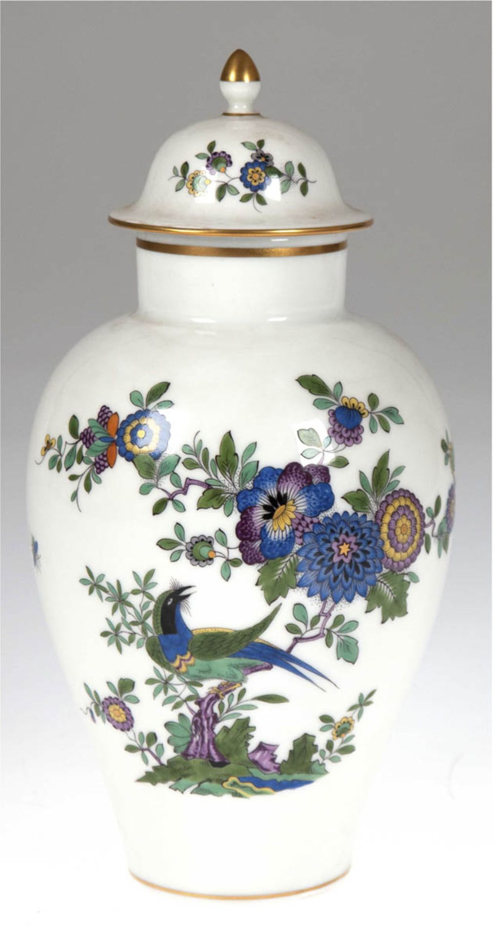 Meissen-Deckelvase, Indische Fels-, Blumen- und Vogelmalerei, bunt mit Kupferfarben,Goldrand, 1.