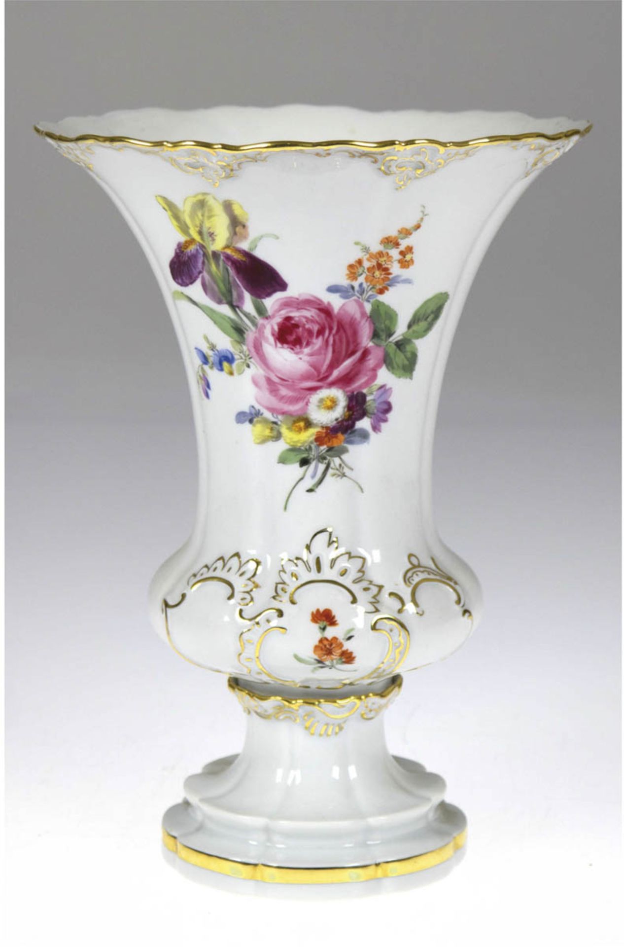 Meissen-Vase, 1924-1934, B-Form, Buntes Blumenbukett, Goldstaffage, 1. Wahl, Fuß mitKorpus