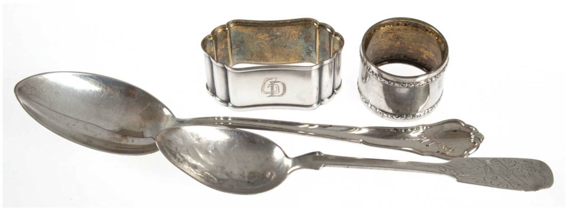Konvolut Silber, 800er Silber, punziert, ca. 137 g, dabei 2 Serviettenringe und 2Eßlöffel, 3x mit