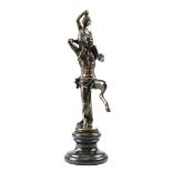 Bronze-Figur "Satyr, auf seinen Schultern den Trauben essenden Bacchus als Knabentragend", Nachguß