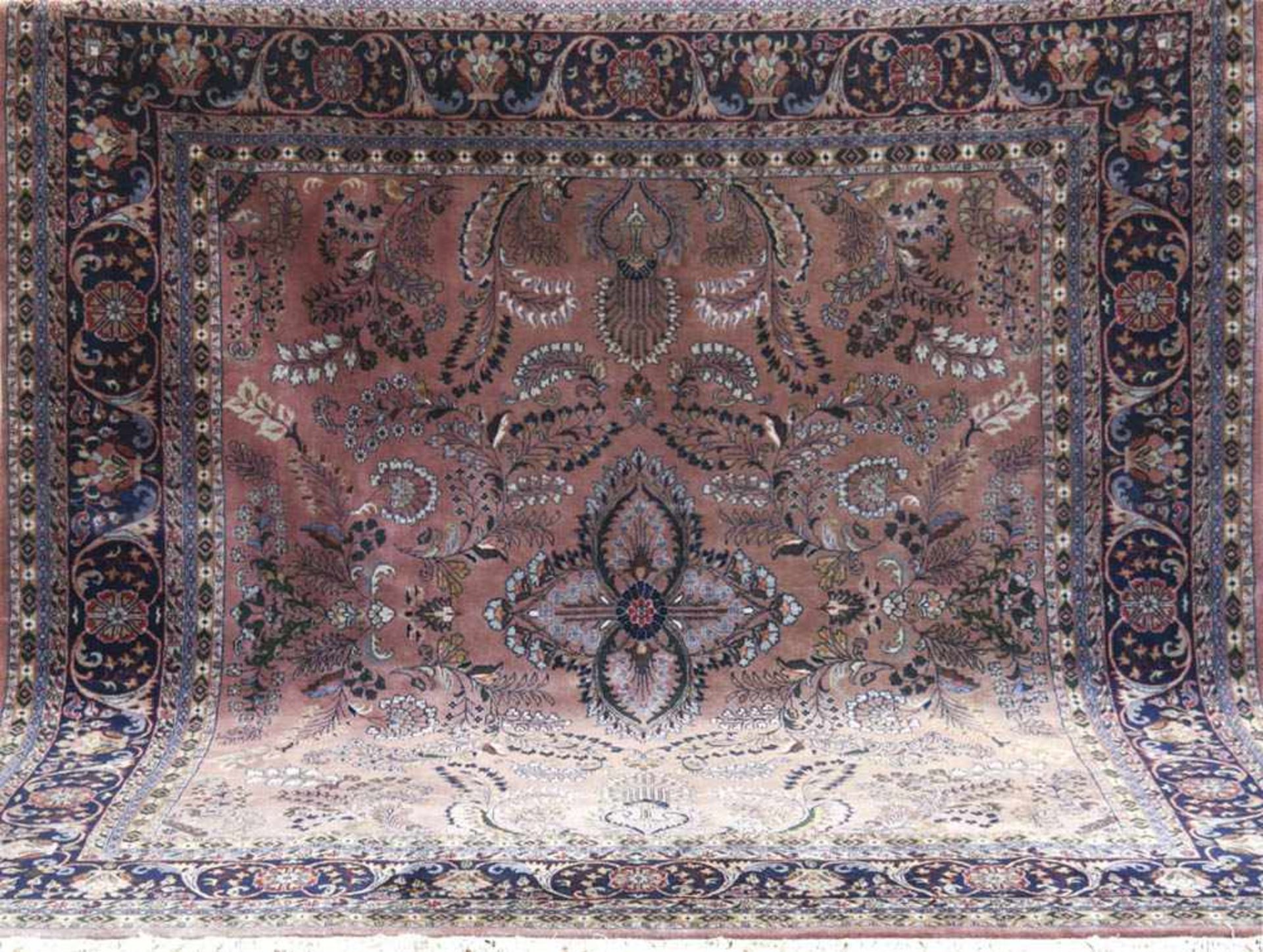 Sarough, handgeknüpft, dunkelgrundig, mit zentralem Medaillon und floralen Motiven, guterZustand,