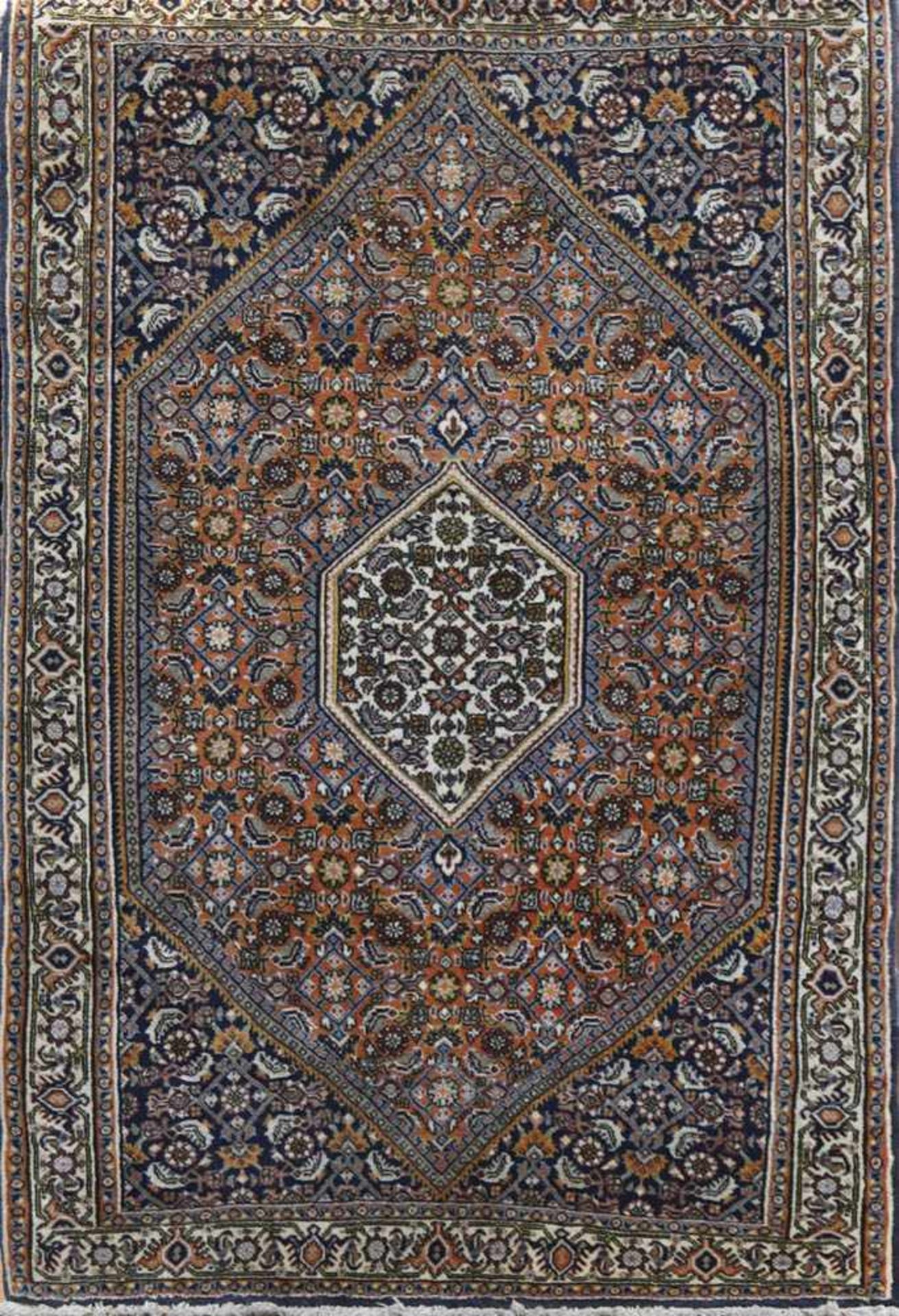 Bidjar, Persien, rot-/blaugrundig, mit zentralem Medaillon und floralen Motiven, guterZustand,