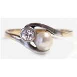 Ring um 1900, 585er GG, Akoyaperle, 1 Brillant ca. 0,20 ct., RG 52, Innendurchmesser 16,5mm