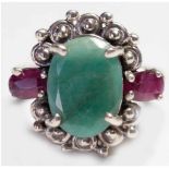 Ring mit großen Smaragd 1,4x1,0 ct., 2 Rubine, 925er Silber, RG 57, Innendurchmesser 18,1mm, Gew.