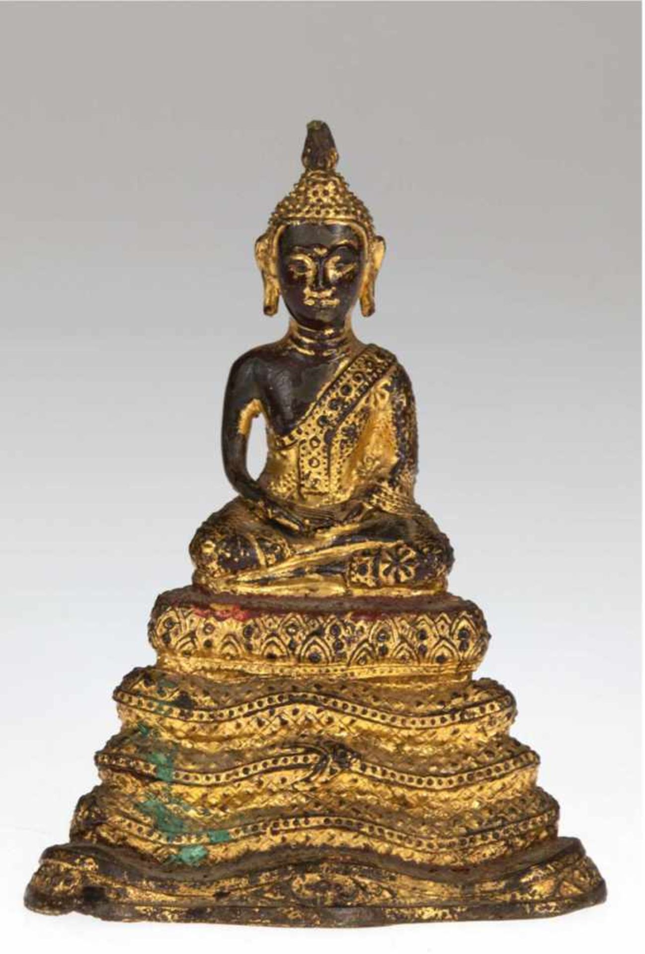 Buddha-Figur "Buddha mit Erleuchtung in Meditationshaltung auf gestuftem Sockel sitzend",Thailand,