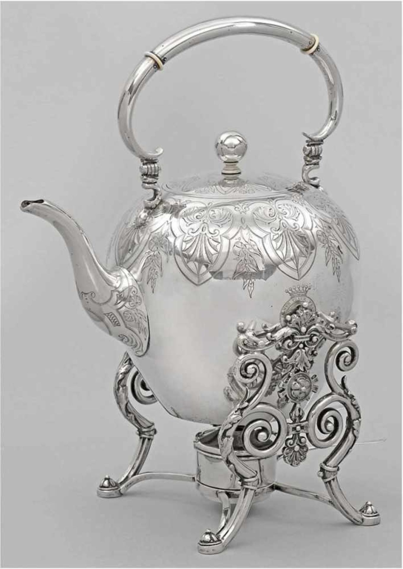 Großer Teekessel mit Rechaud, Berlin, 2. Hälfte 19 Jh., 750er Silber, aus dem Besitz derFreiherren