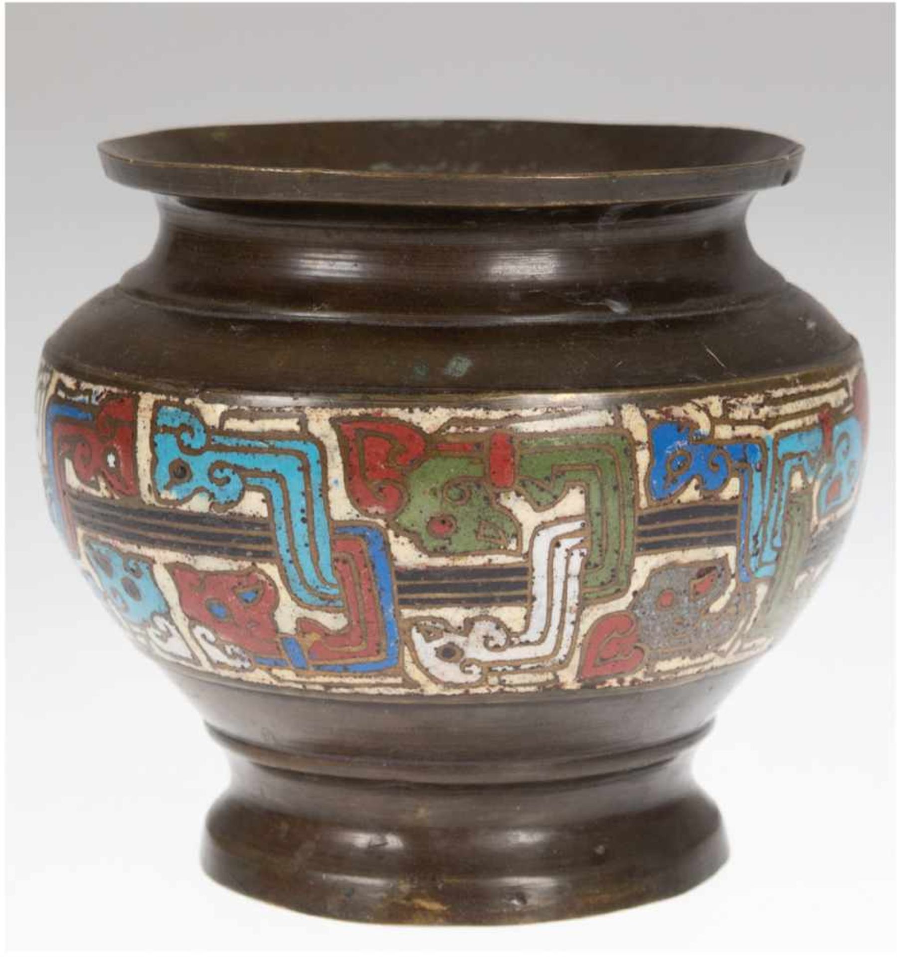 Vase, Japan, Meiji Periode, Bronze mit Emailbordüre, Gebrauchspuren, H. 13,5 cm
