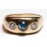 Massiver Ring, 585er GG, 2 Brillanten zus. ca. 0,50 ct., 1 Saphircabochon,Innendurchmesser 20,3