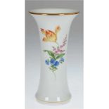 Meissen-Vase, Bunte Blume 3, Goldrand, 2 Schleifstriche, H. 25 cm