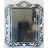 Spiegel, im venetianischem Stil, geschweifter geschliffener Rand, 47x39 cm