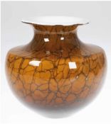 Vase, WMF Ikora, stark gebauchter, ockerfarbener Korpus mit braunen, netzartigenEinschmelzungen,