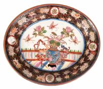 China-Teller, Familie-Rose-Dekor, Porzellan, ovale Form mit breiter Fahne und umlaufendemfloralem