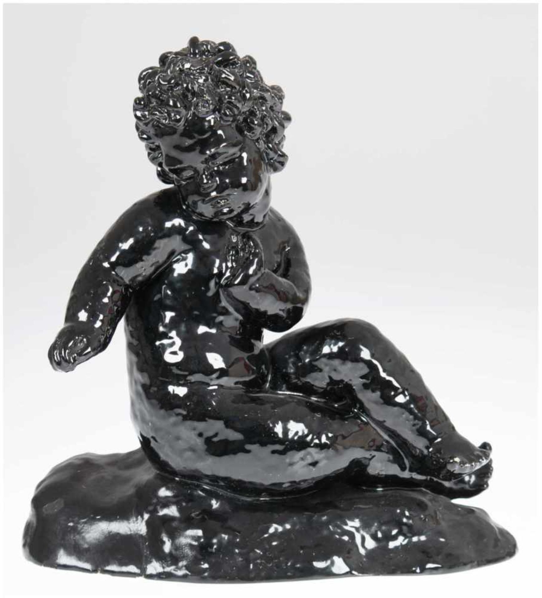 Goldscheider-Figur "Sitzender Putto", Wien, Keramik, schwarz glasiert, gemarkt, Preß-Nr.5305 1 10,