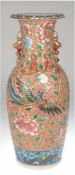 Bodenvase, Japan um 1900, Porzellan, gebauchte Wandung, mit figuralen Handhaben, mitumlaufendem,