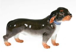 Meissen-Figur "Hundewelpe", polychrom bemalt, 1. Wahl, L. 8,5 cm