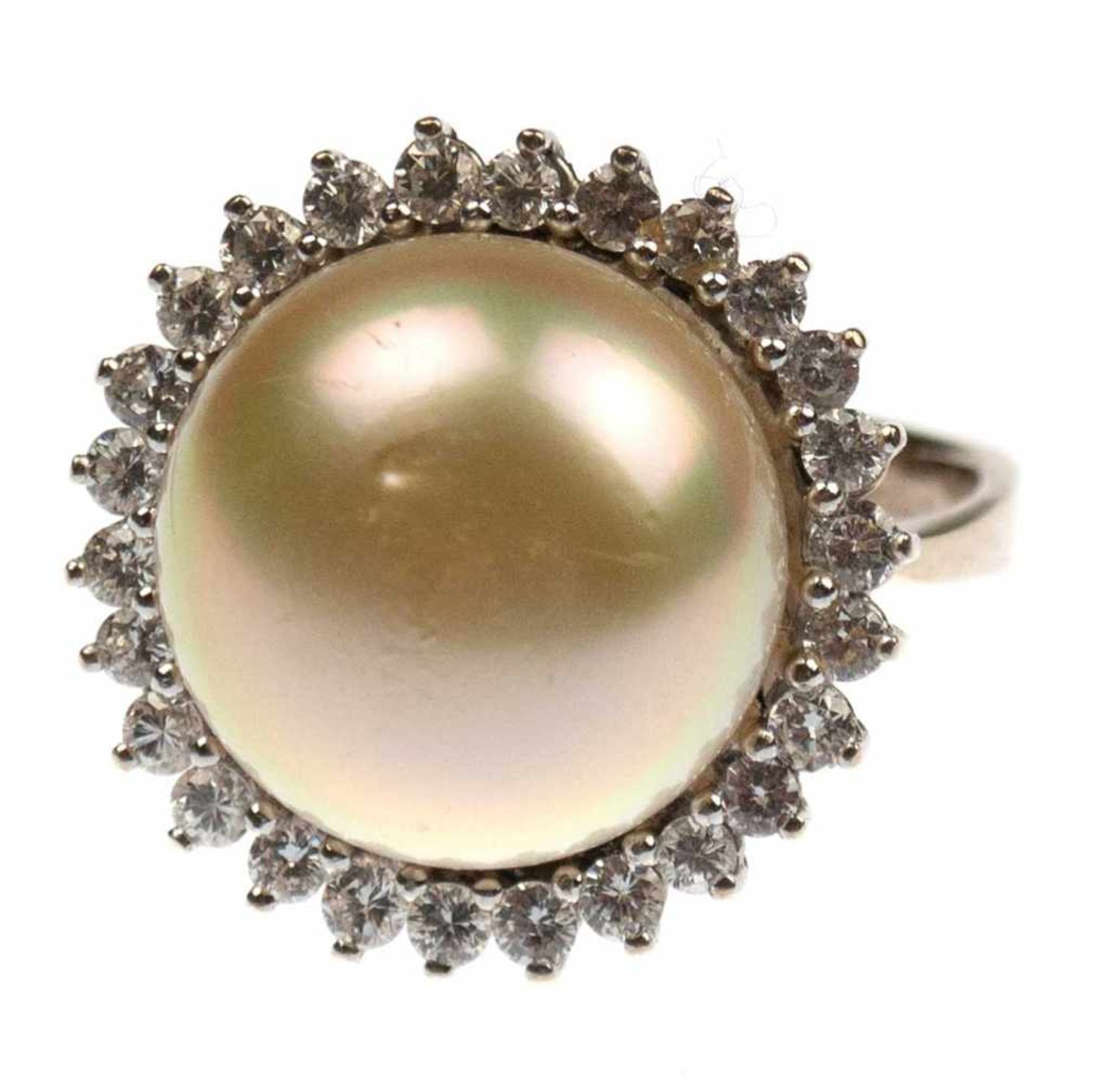 Ring, 750er WG, ges. 8,2 g, große, cremefarbene Südsee-Perle mit Dm. ca. 15 mm,Brillanten in