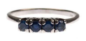 Saphir-Ring, 595er WG, in Reihe besetzt mit 4 Saphiren, Ges.-Gew. 3,8 g, RG 63