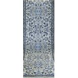 Persischer Nainläufer, hellgrundig, mit durchgehendem Muster, 1 Kante belaufen, gereinigt,300x80