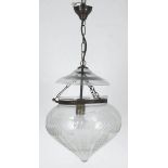Deckenlampe, um 1900, 1-flammig, Klarglas mit Metallmontierung, tropfenförmige Glocke mitfloralem