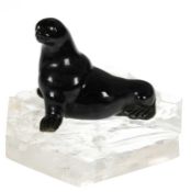 Figur "Seehund auf Eisscholle", Russland um 1900, plastischer Seehund aus Onyx, mitDiamanten als