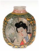 Snuff-Bottle, Milchglas, polychrome figürliche und ornamentale Emailmalerei, rücks.asiatische