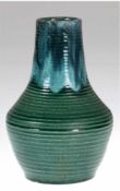Jugendstil-Vase, Mutz, Altonoa, Nr. 382, grün glasiert mit türkisfarbener Laufglasur, H.17,5 cm