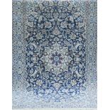 Nain, Persien, blaugrundig, mit zentralem Medaillon u. floralen Motiven, Reinigungempfohlen, guter
