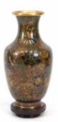 Cloisonné-Vase auf Holzsockel, China, polychromer Floraldekor auf braunem Grund, min.gedellt, H.