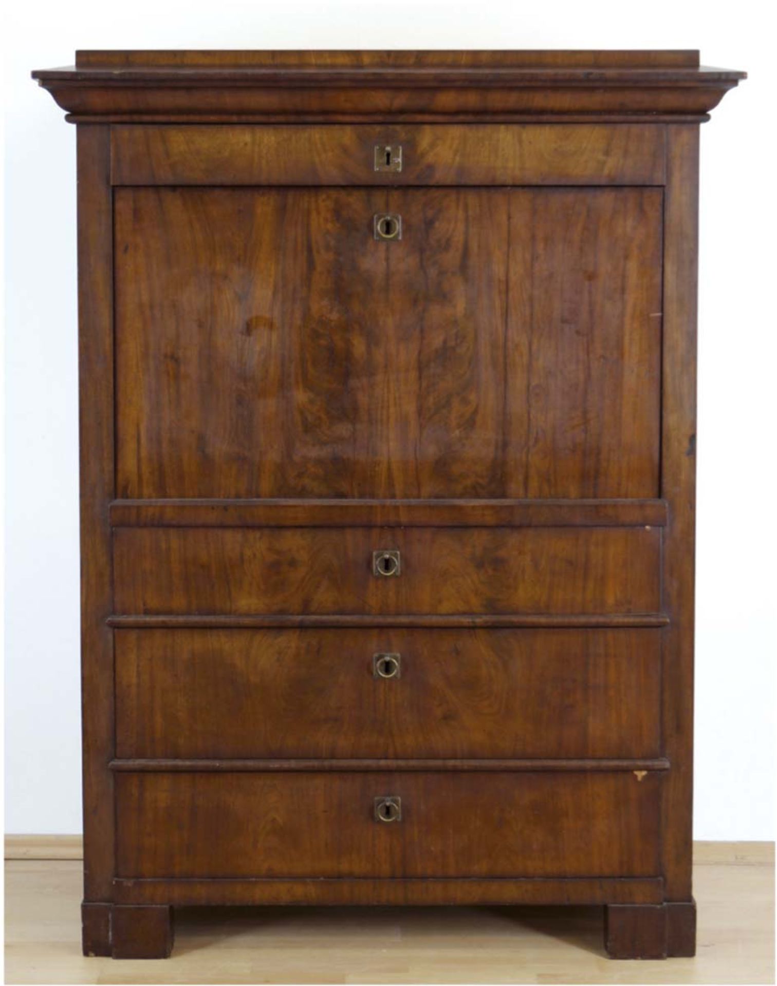 Biedermeier-Sekretär, Mahagoni furniert, 4-schübiger Korpus, hinter gerader Schreibklappe10