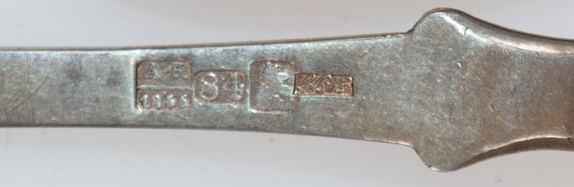 6 Eßlöffel, Rußland 1. H. 19. Jh., 84 Zol. Silber, punziert, ca. 364 g, Griff undUnterseite der6 - Image 3 of 3