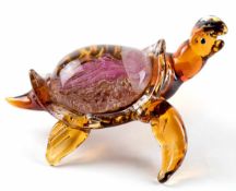 Glasfigur "Schildkröte mit Qualle", Italien 20. Jh., mehrfarbiges Glas mit