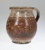 Alter Keramikkrug, braun glasiert, florale Schlickermalerei, Gebrauchspuren, H. 19 cm