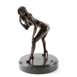 Bronze-Figur "Weiblicher Akt in erotischer Pose stehend", Nachguß 20. Jh., bez. "Mavchin",braun