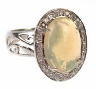 Ring, 925er Silber, großer, echter Opal-Cabochon ca. 1,5x1,1 cm, Entourage aus weißenZirkonia, RG