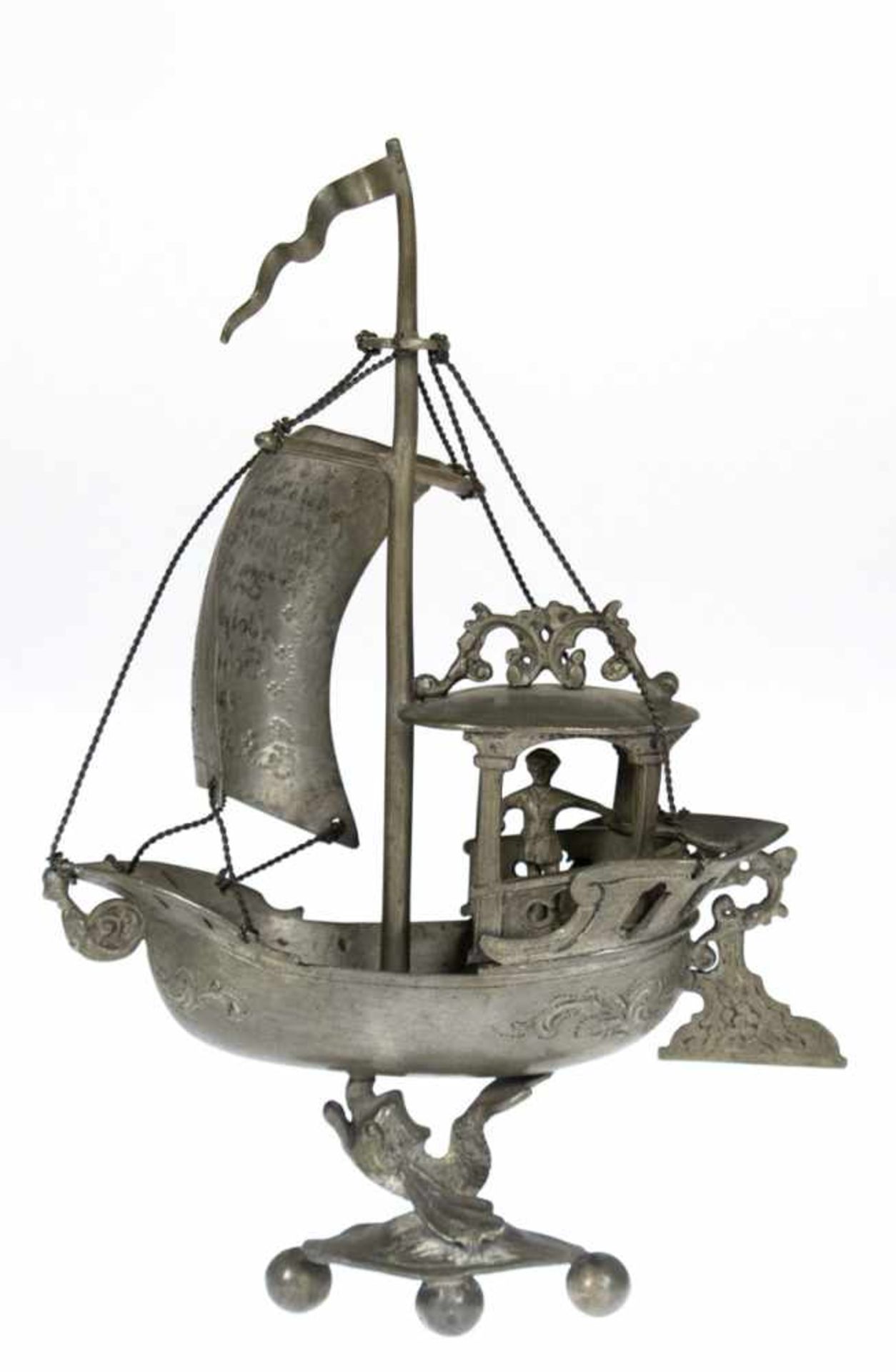 Segelschiff, Zinn, datiert 1703, Schiffskorpus getragen von einem plastischen Fisch auf4-passigen - Bild 2 aus 2