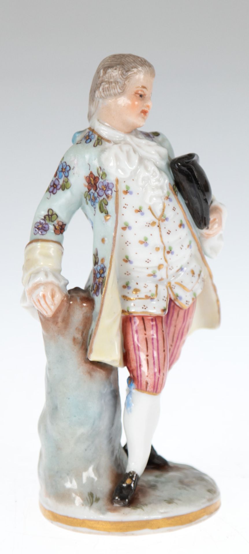 Porzellanfigur "Galanter Herr in Rokoko-Tracht", Höchst, polychrom bemalt, H. 12 cm - Bild 2 aus 3