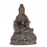 Buddha-Figur "Sitzende Gottheit Kwan Yin auf Lotusthron", Bronze, 19. Jh., Nepal, H. 24 cm