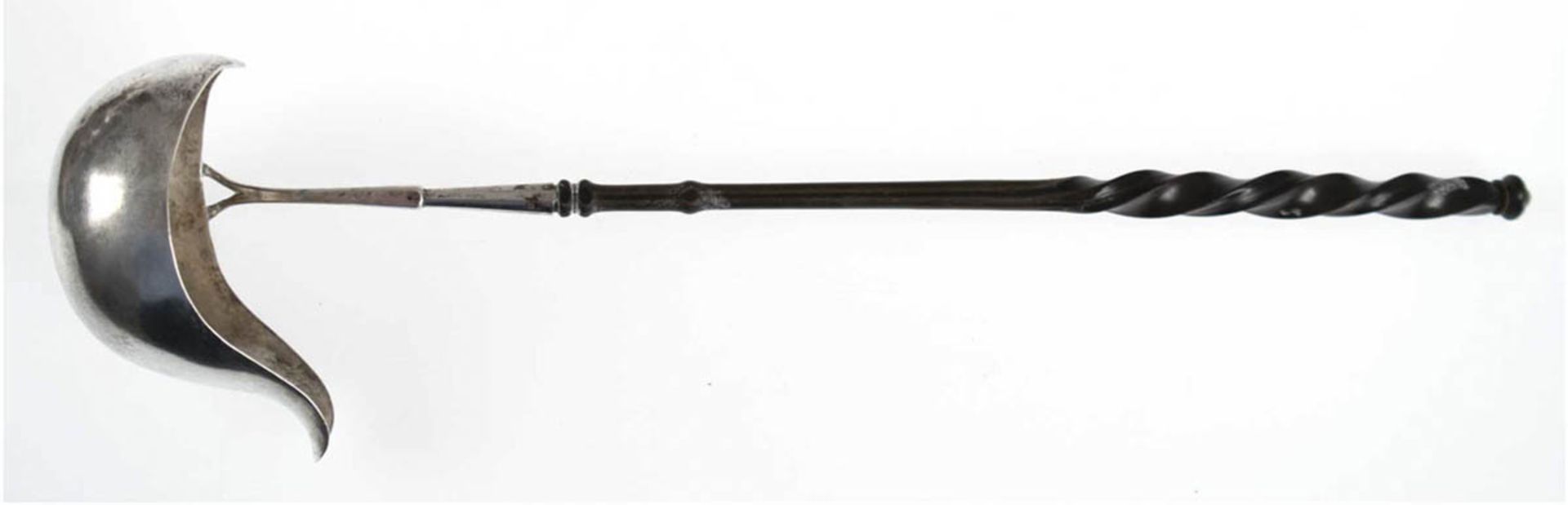 Bowlekelle, Hamburg 19. Jh., Silber, punziert, ca. 78 g, gedrechselter ebonisierter Griff,L. 38 cm
