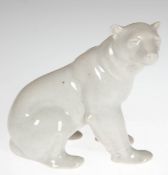 Porzellanfigur "Sitzender Eisbär", Volkstedt, craquelierte Glasur, H. 14 cm