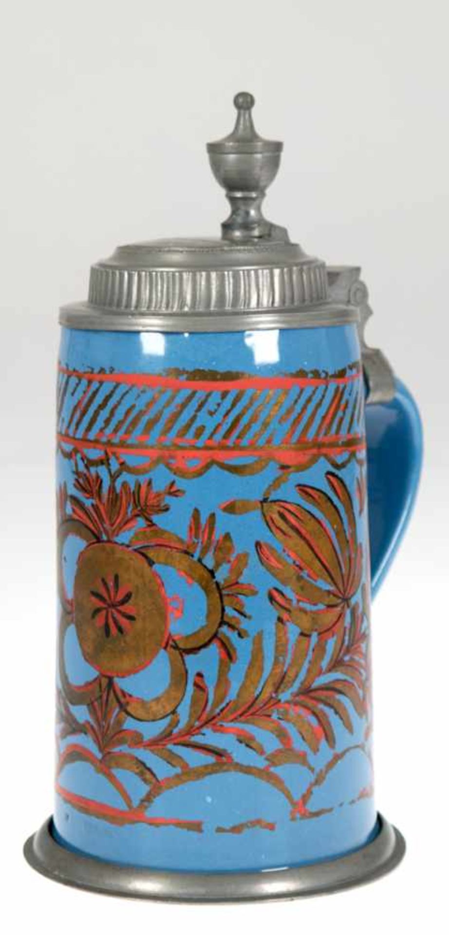 Walzenkrug, Schrezheim, Korpus mit hellblauer Glasur, florale Aufglasurmalerei inKorallenrot und
