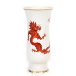 Meissen-Vase, Ming Drache in Eisenrot, 2. Wahl, H. 20 cm