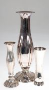 3 diverse Vasen, 830/925 Silber, 1x gedellt, Stand gefüllt, H. 13 cm, 15,5 cm und 25,5 cm