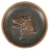 Reliefteller "Schäferhund", Bronze, mit Messing-Rand, sign. Erich Oehme, Lauchhammer, Dm.21 cm
